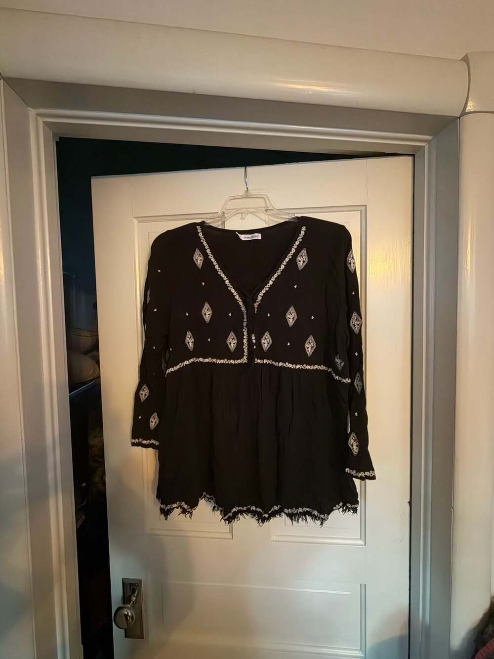 maurices Embroidered Tunic Top Size 2 Black Rayon